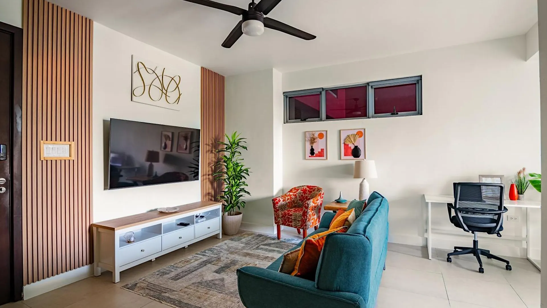 Parkhurst 303 King Bed Pool And Gym location