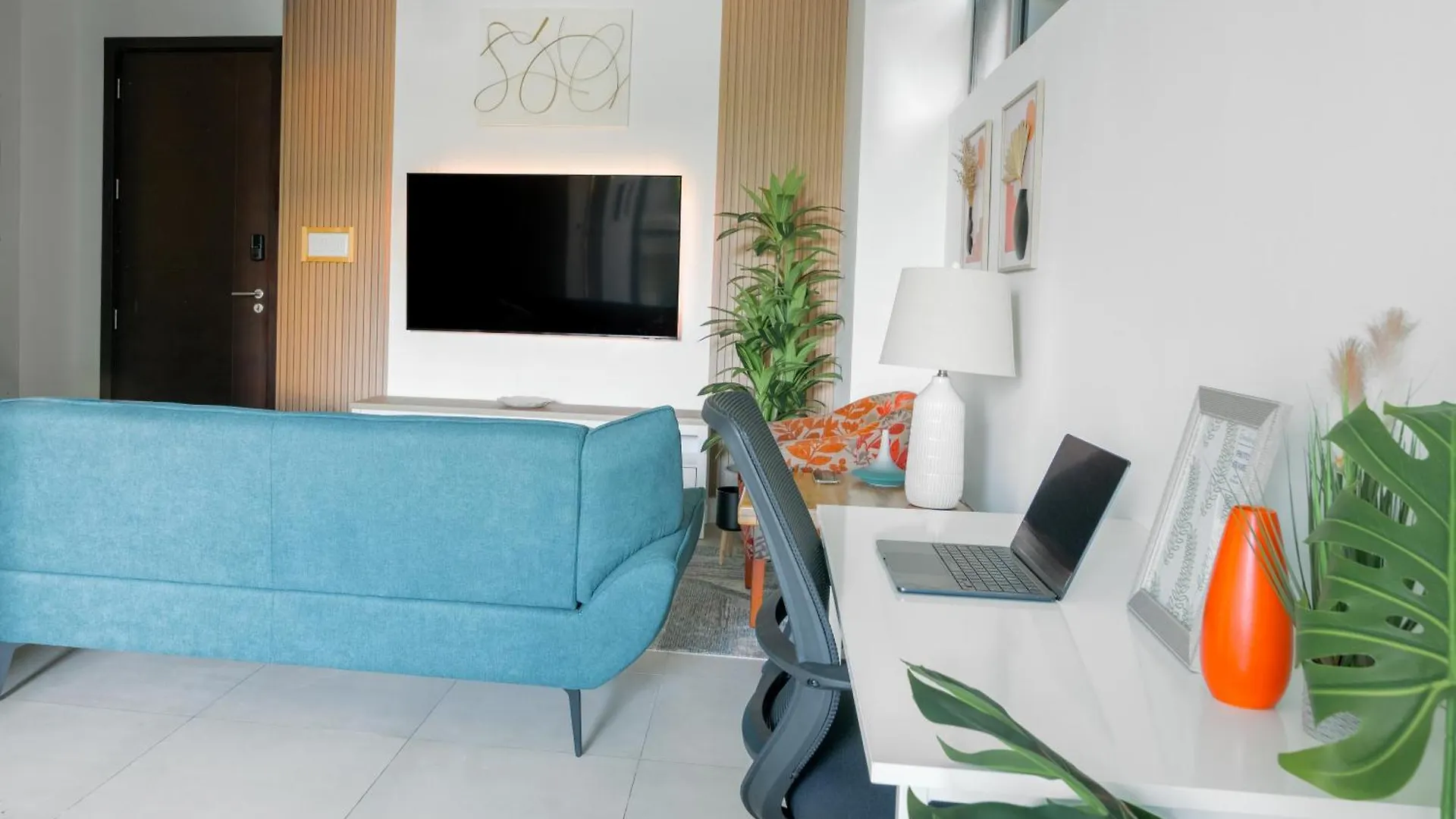 Parkhurst 303 King Bed Pool And Gym Kingston 0*,  Jamaica