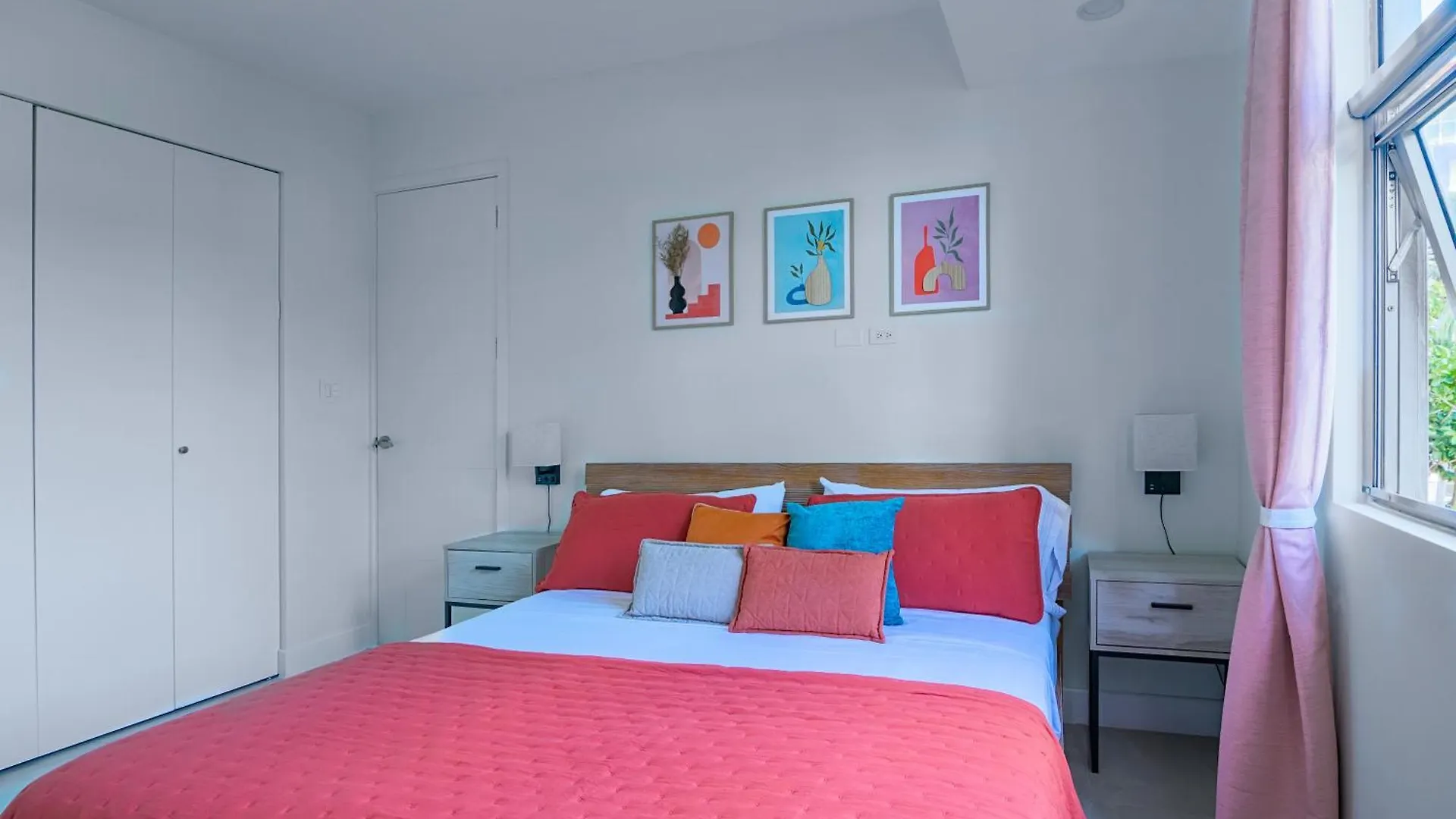 Parkhurst 303 King Bed Pool And Gym Kingston
